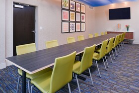 Holiday Inn Express & Suites Olathe West