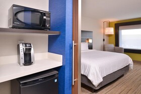 Holiday Inn Express & Suites Olathe West