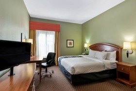 La Quinta Inn & Suites by Wyndham Olathe