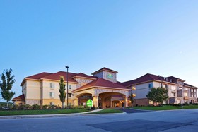La Quinta Inn & Suites by Wyndham Olathe