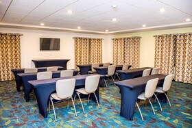 Candlewood Suites Overland Park - W 135th St.