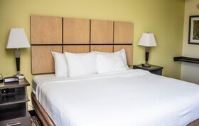 Candlewood Suites Overland Park - W 135th St.