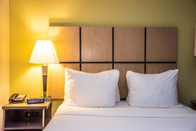 Candlewood Suites Overland Park - W 135th St.