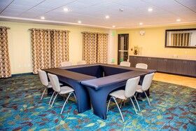Candlewood Suites Overland Park - W 135th St.