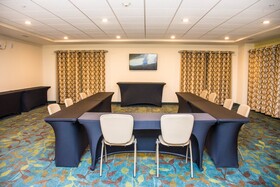 Candlewood Suites Overland Park - W 135th St.