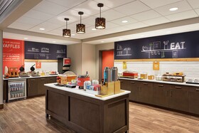 Hampton Inn & Suites Overland Park South