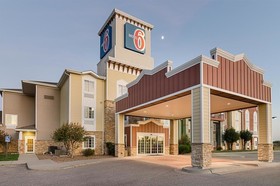 Motel 6 Park City KS