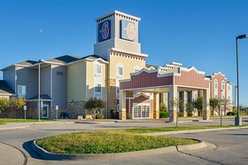Motel 6 Park City KS