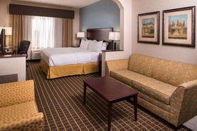Holiday Inn Express & Suites Pittsburg