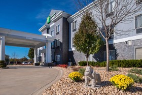 Holiday Inn Express & Suites Pittsburg