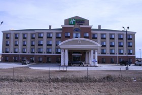 Holiday Inn Express Hotel & Suites Pratt