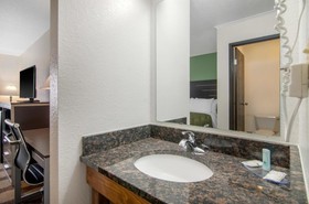 Quality Inn Russell