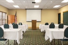 Country Inn & Suites by Radisson, Salina, KS