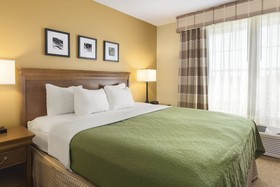 Country Inn & Suites by Radisson, Salina, KS