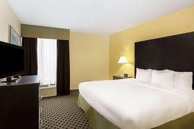 La Quinta Inn & Suites by Wyndham Salina
