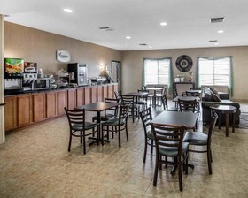 Rodeway Inn & Suites