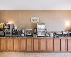 Rodeway Inn & Suites