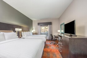 Holiday Inn Express & Suites Shawnee Kansas City West
