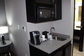 Holiday Inn Express & Suites Shawnee Kansas City West