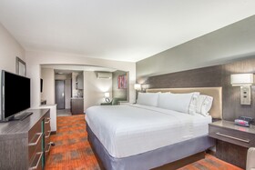 Holiday Inn Express & Suites Shawnee Kansas City West