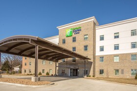 Holiday Inn Express & Suites Shawnee Kansas City West