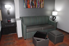 Holiday Inn Express & Suites Shawnee Kansas City West