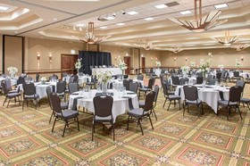 Hotel Topeka at City Center