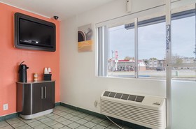 Motel 6 Topeka Northwest