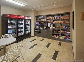 Candlewood Suites Topeka West