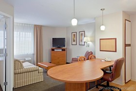 Candlewood Suites Topeka West