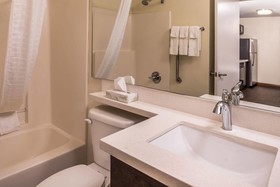 Candlewood Suites Topeka West