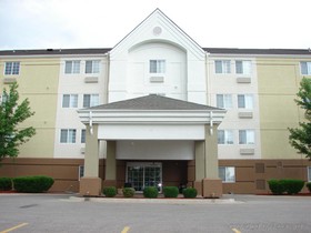 Candlewood Suites Topeka West