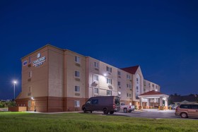 Candlewood Suites Topeka West