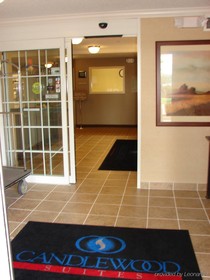 Candlewood Suites Topeka West