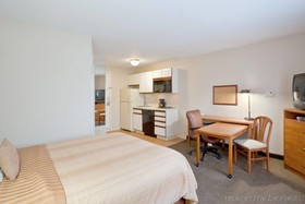 Candlewood Suites Topeka West