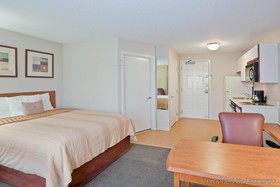 Candlewood Suites Topeka West