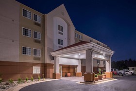Candlewood Suites Topeka West
