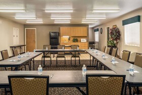 Travelodge by Wyndham Wellington KS