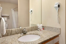 Baymont by Wyndham Wichita East