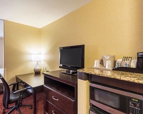 Comfort Suites Airport