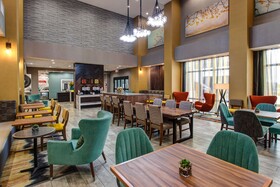 Hampton Inn & Suites Wichita/Airport