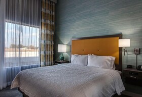 Hampton Inn & Suites Wichita/Airport