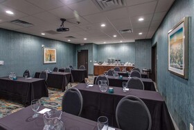 Hampton Inn & Suites Wichita/Airport