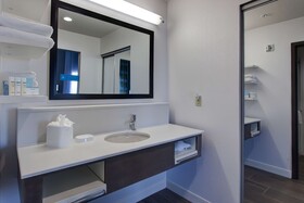 Hampton Inn & Suites Wichita/Airport