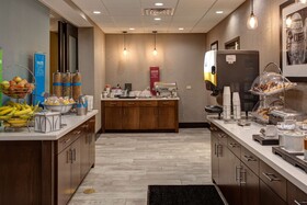 Hampton Inn & Suites Wichita/Airport