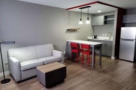 Hawthorn Extended Stay by Wyndham Wichita Airport