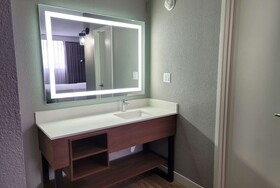 Hawthorn Extended Stay by Wyndham Wichita Airport