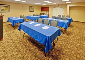 Holiday Inn Express Hotel & Suites Wichita Airport