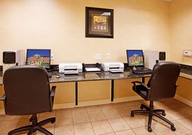 Holiday Inn Express Hotel & Suites Wichita Airport