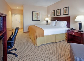 Holiday Inn Express Hotel & Suites Wichita Airport